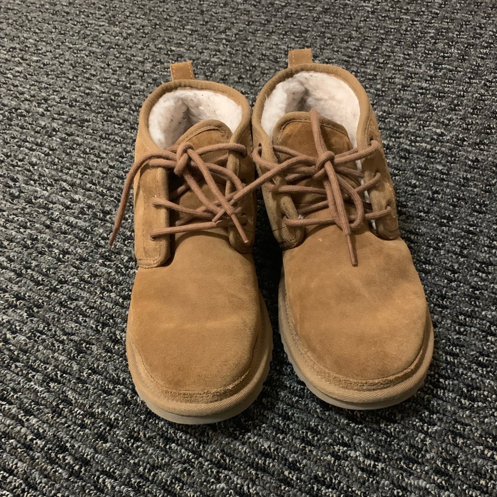 Size 8 Women’s Ugg Neumel